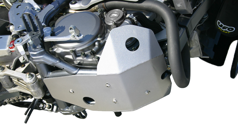 Zeta Skid Plate Suz ZE552300 Speed Addicts