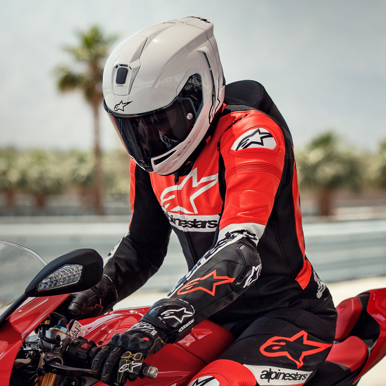 Alpinestars Supertech R10 Solid Gloss White Helmet - Speed Addicts
