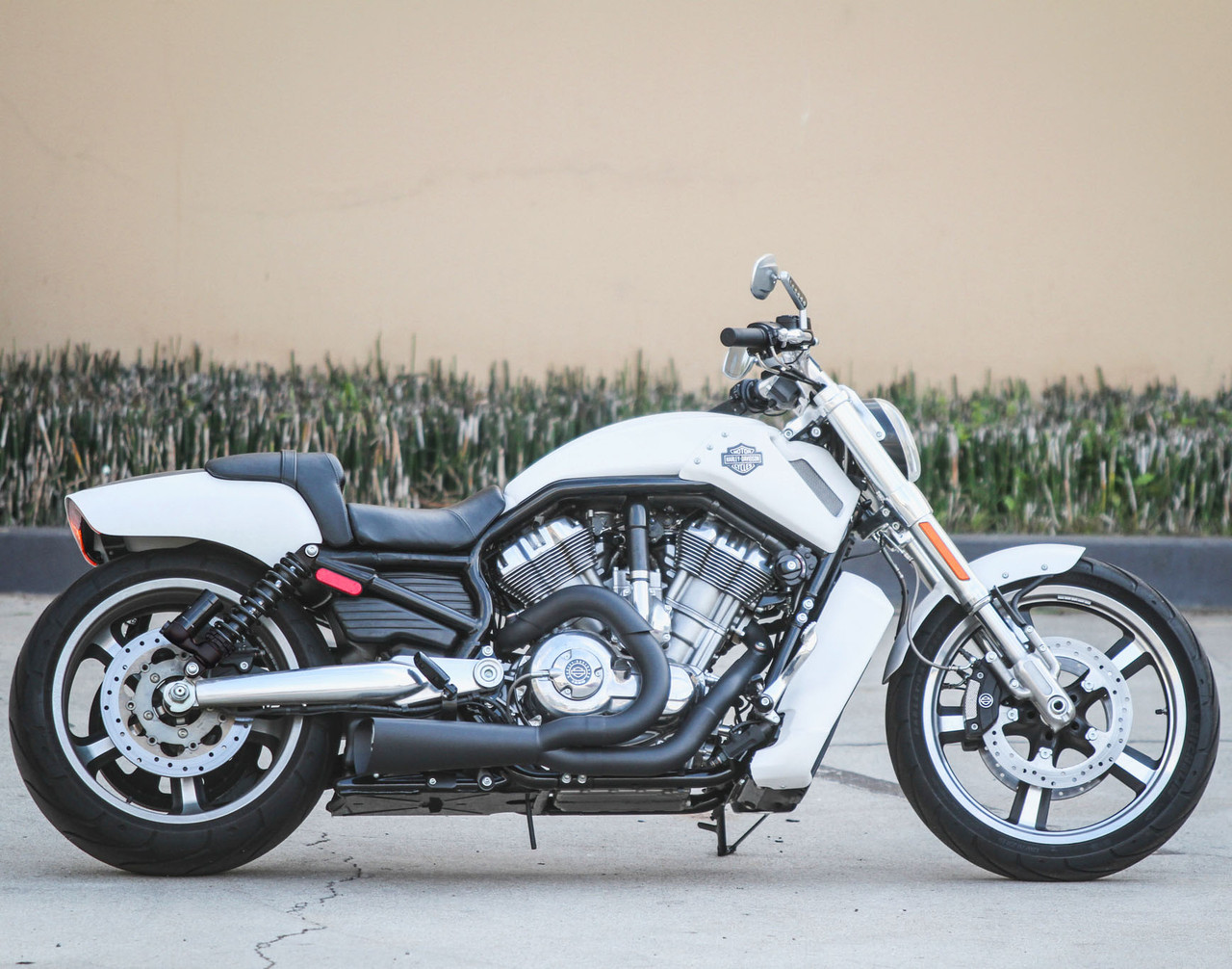 Progressive Suspension 970 Shocks Black 14.3" Thruxton 04-16 - STD - 970-1007B