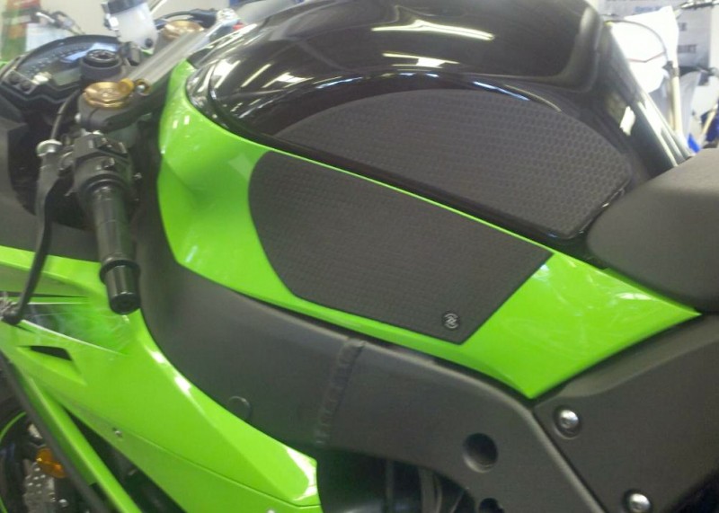 secret　アタック KAWASAKI ZX1000 ZX10R ZX10 NINJA ZX600 ZX6 REAR SEAT STRIKE