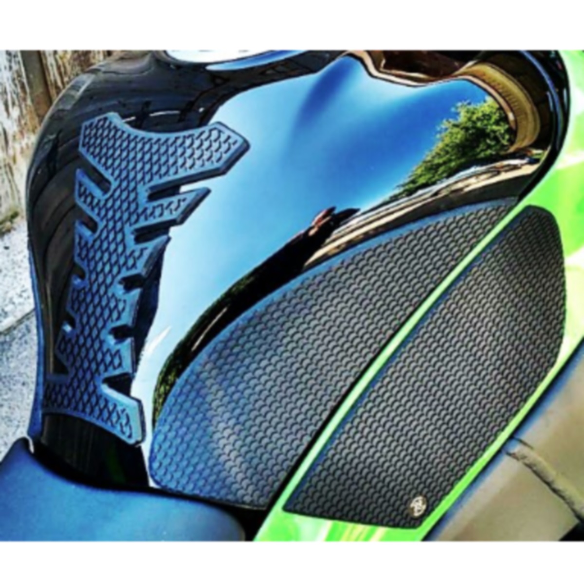 secret　アタック TechSpec Kawasaki Ninja ZX4RR 2023+ SnakeSkin Tank Grips w