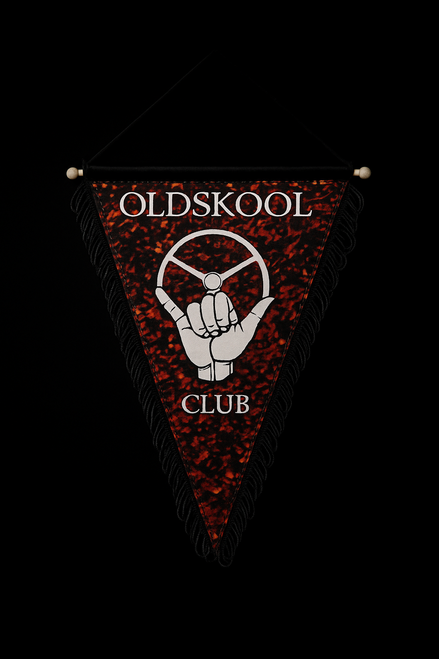 Oldskool Club Red Crack Pennant – Retro Truck Banner 23x29cm Oldskool Club Red Crack Pennant – Retro Truck Banner 23x29cm