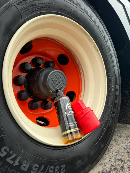 AutoPerfekt Motion Tyre Dressing 500ML – Long-Lasting Gloss Finish AutoPerfekt Motion Tyre Dressing 500ML – Long-Lasting Gloss Finish