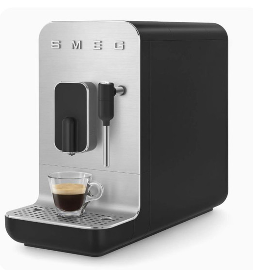 SMEG Bean to cup coffee machine matte black