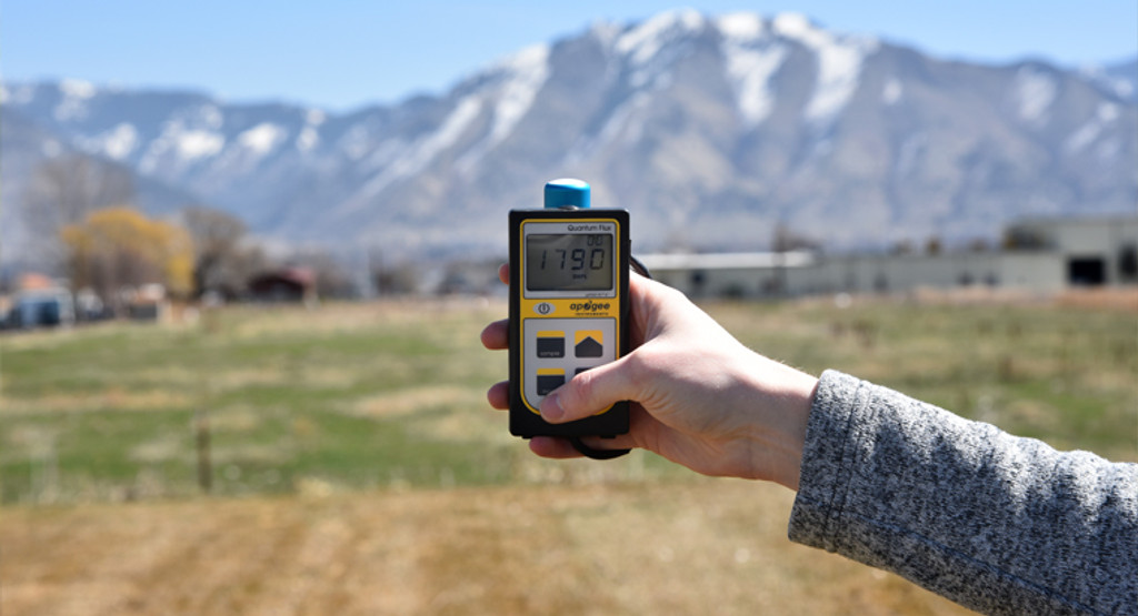 MQ-501: Handheld Full-spectrum Quantum Meter - Apogee