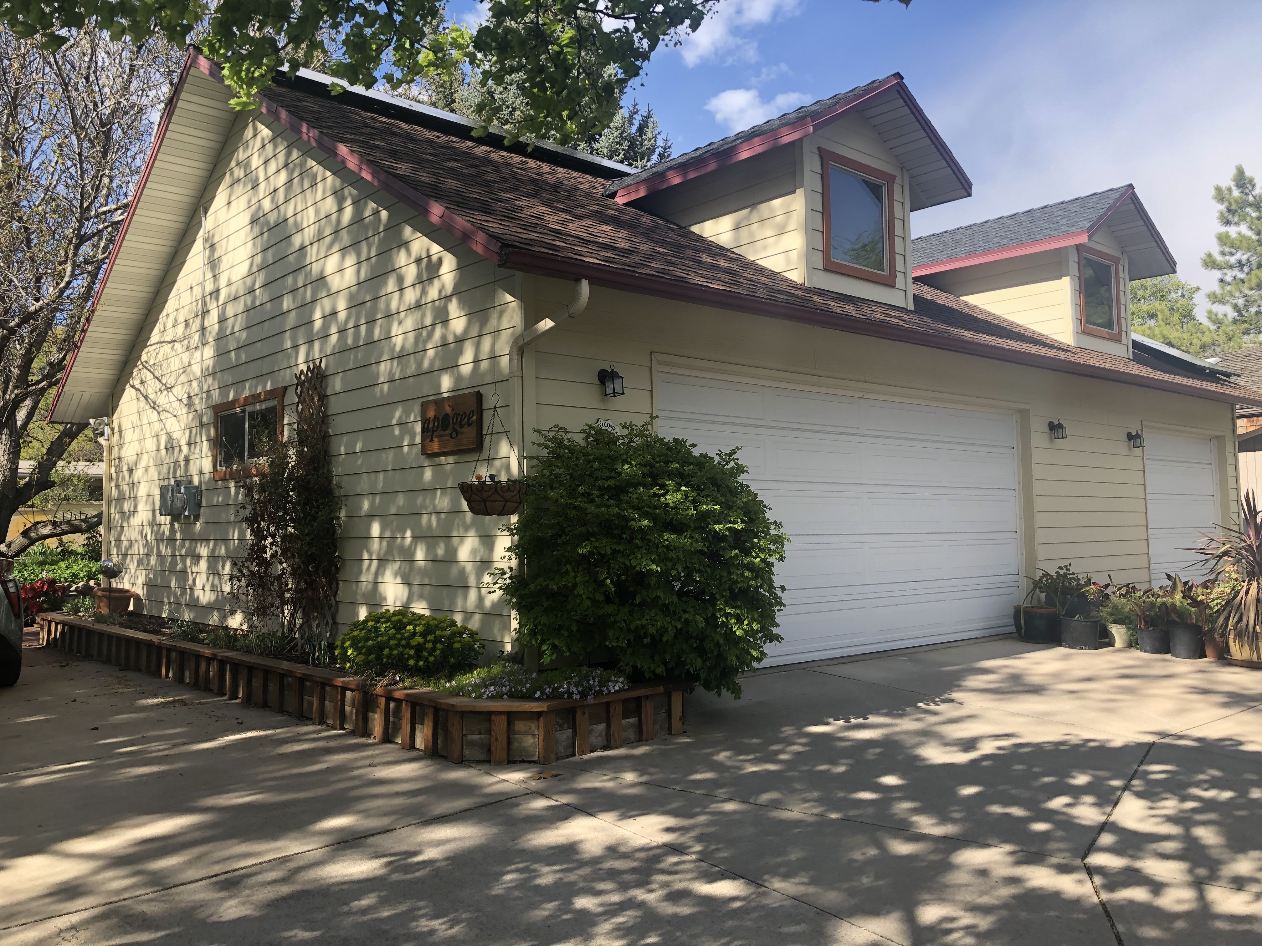 Garage where Bruce started making his own instruments.