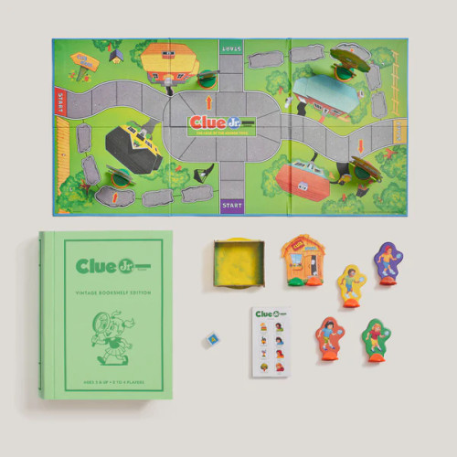Clue Junior Linen Bookshelf Game