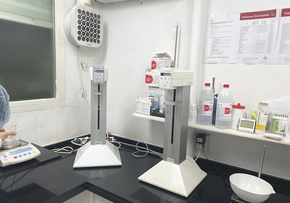 Laboratorio de la Farmacia Pontes, en Usera, Madrid