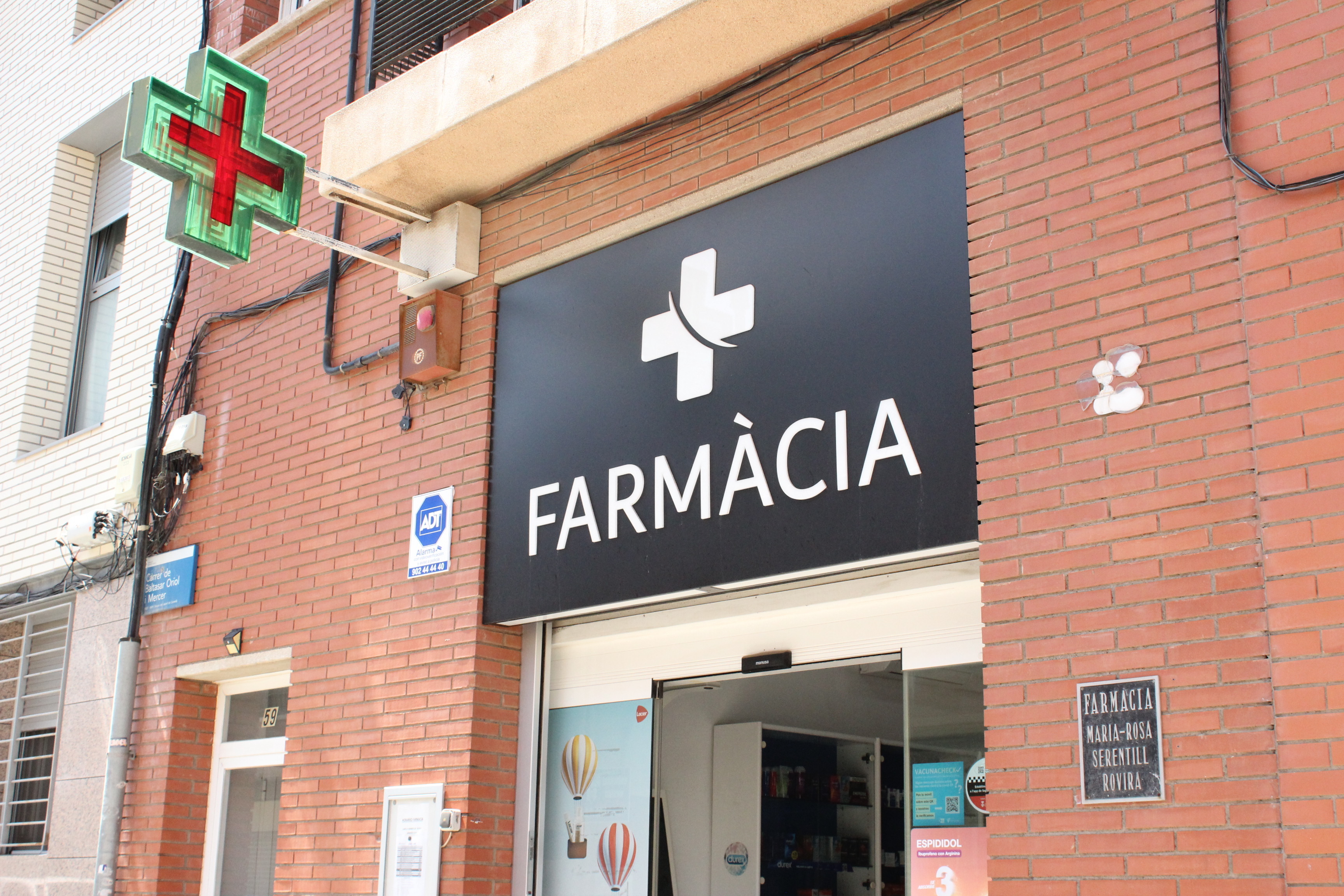 Interior de Farmacia Carmen Ortiz en Benacazón (Sevilla)