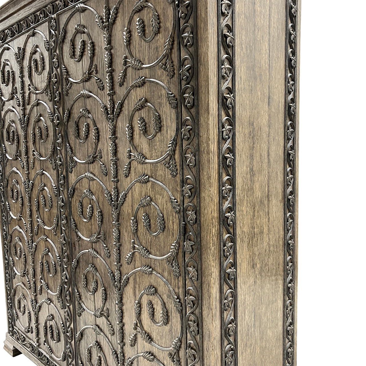 Cabinet by Gregorius-Pineo