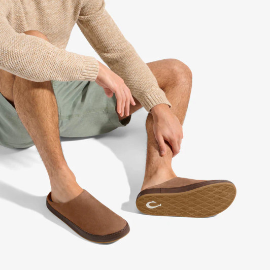 OluKai Ku'u Men's Slides Toffee/Dark Java