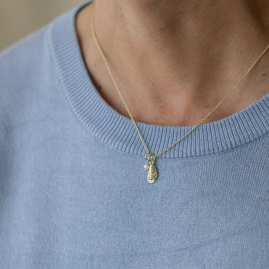 Glee Gold Plated Lil Maris Oyster Necklace