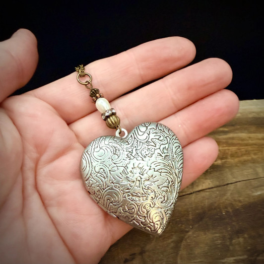 Freckle Face Vintage Heart Locket Necklace