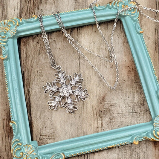 Freckle Face Simple Snowflake Necklace Silver