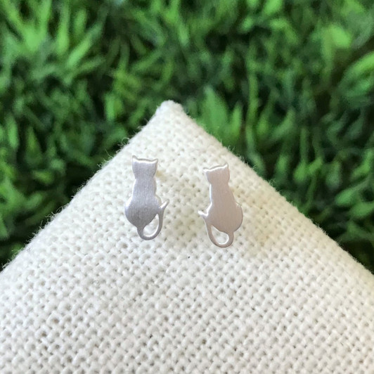 Tashi Brushed Silver Cat Studs