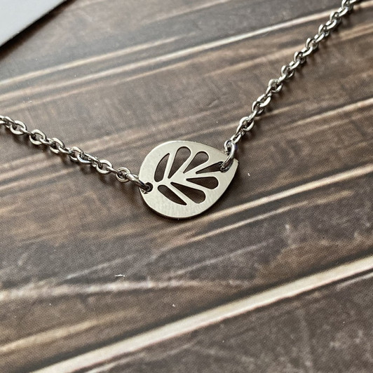 Freckle Face The Cutest Leaf Short Necklace