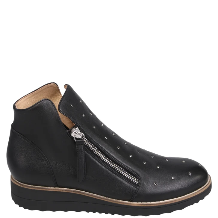 Django & Juliette Ohmyo Boots Black Studded