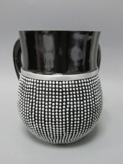 Polyresin Washing Cup Black White Balls