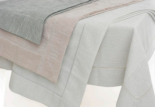 Manhattan Tablecloth with White/Silver Stitch