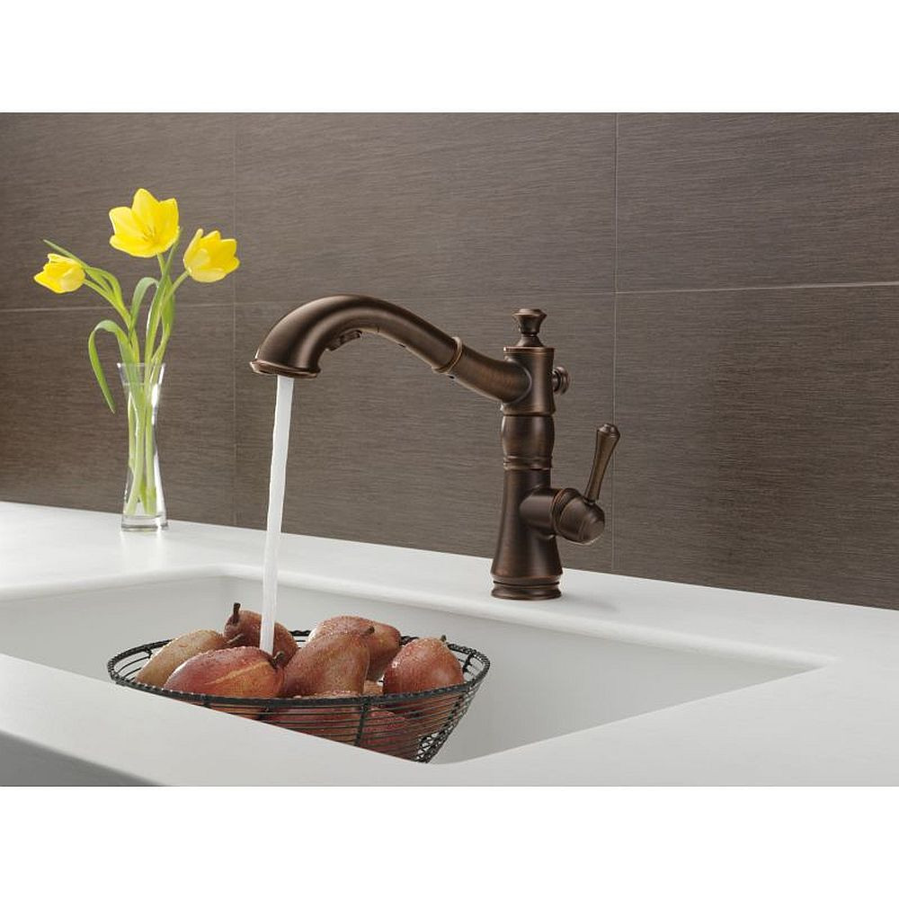 Single Handle Pull-Out Kitchen Faucet in Venetian Bronze