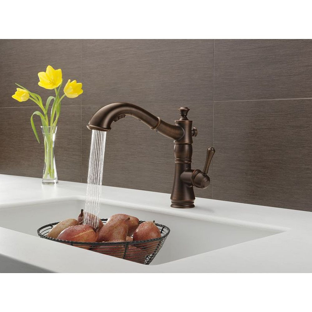 Single Handle Pull-Out Kitchen Faucet in Venetian Bronze