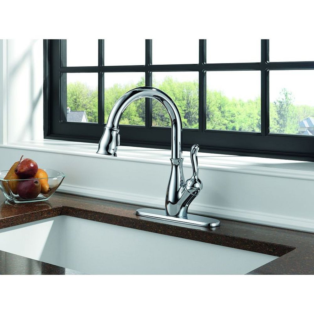 Delta 9178-DST Single Handle Pull-Down Kitchen Faucet in Polished Chrome