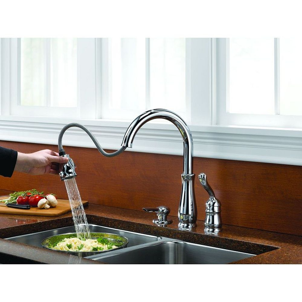 Single Handle Pull-Down Kitchen Faucet in Polished Chrome
