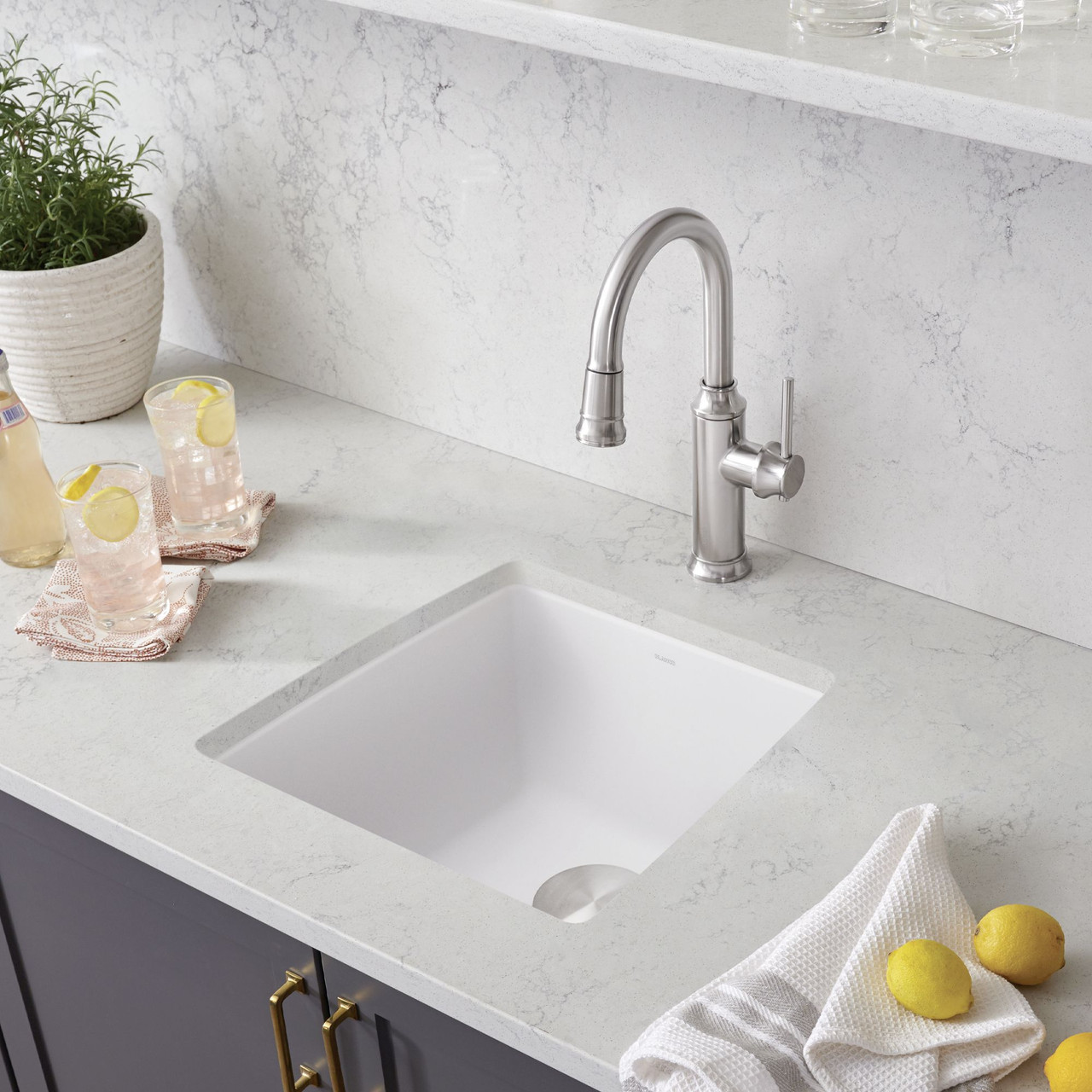 17-In X 17.5-In Single-Basin Granite Undermount Residential Kitchen Sink in White