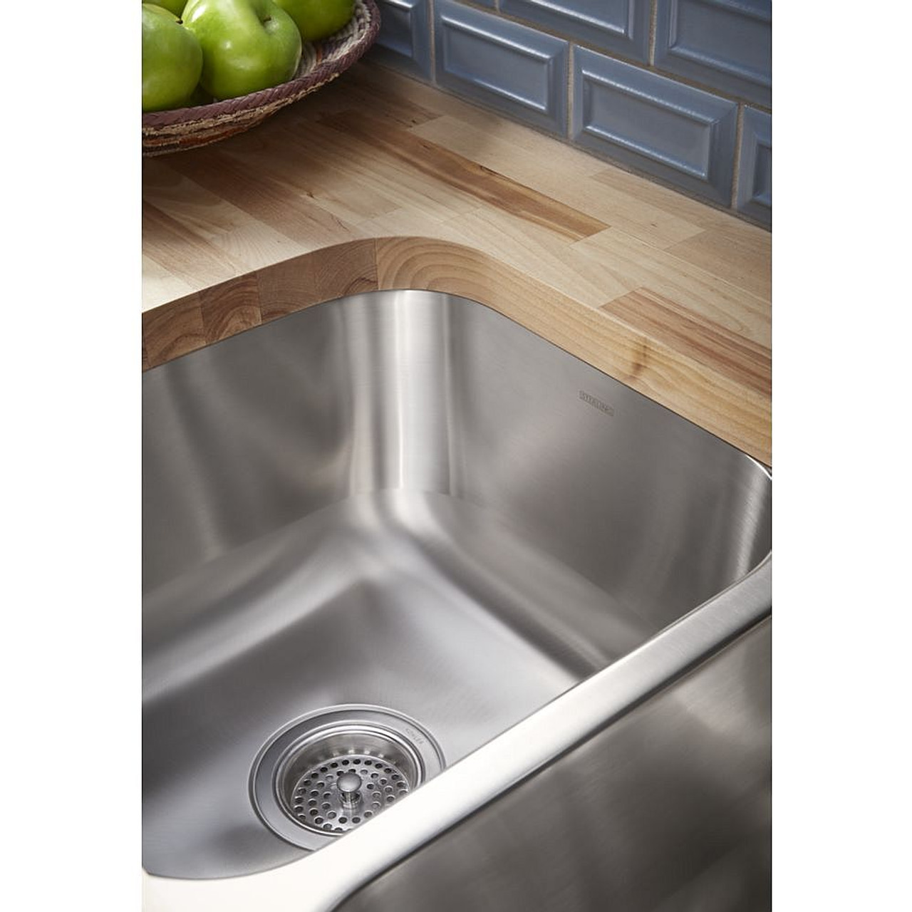Stainless Steel Double Equal Kitchen Sink 32-in W x 18-in L in Luster Stainless Steel Double Equal Kitchen Sink 32-in W x 18-in L in Luster