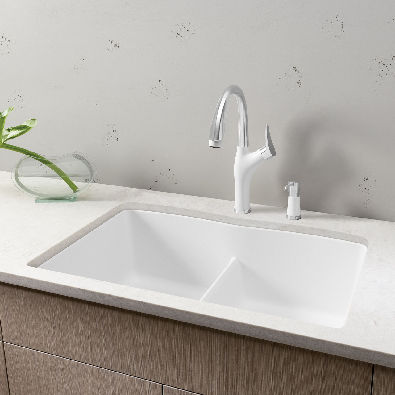19.25-in x 32-in Granite 9.5-in Deep Kitchen Sink, in White
