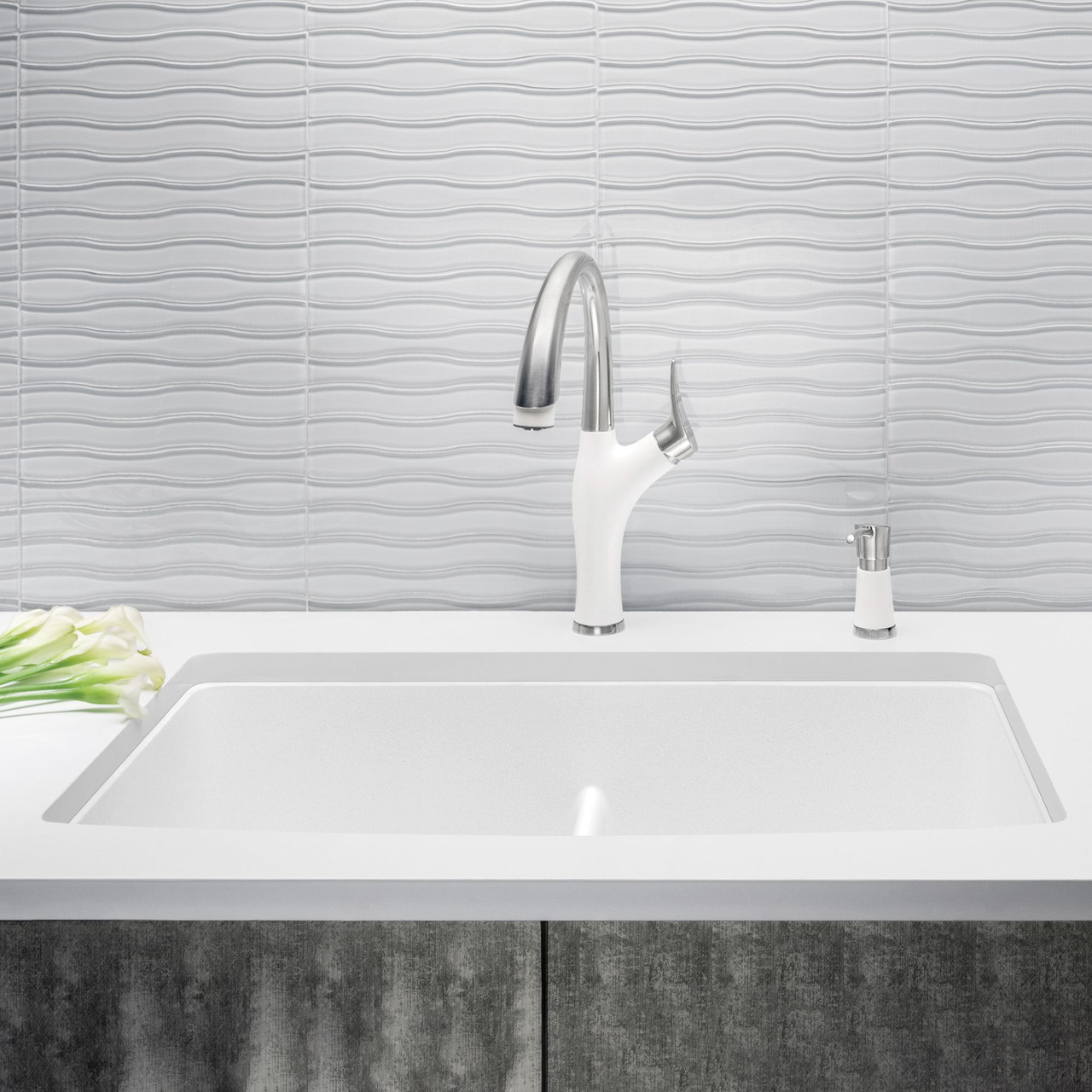 19.25-in x 32-in Granite 9.5-in Deep Kitchen Sink, in White