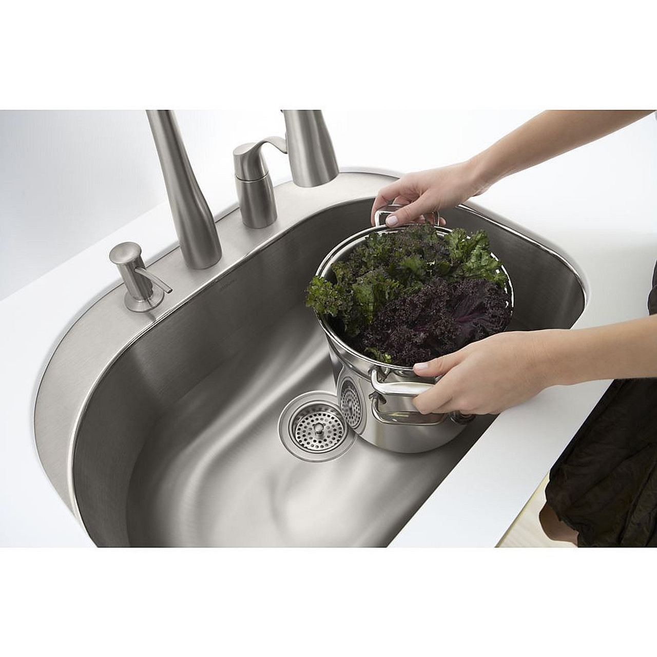 17" x 26" x 9" Under-Mount Single-Bowl Kitchen Sink 17" x 26" x 9" Under-Mount Single-Bowl Kitchen Sink