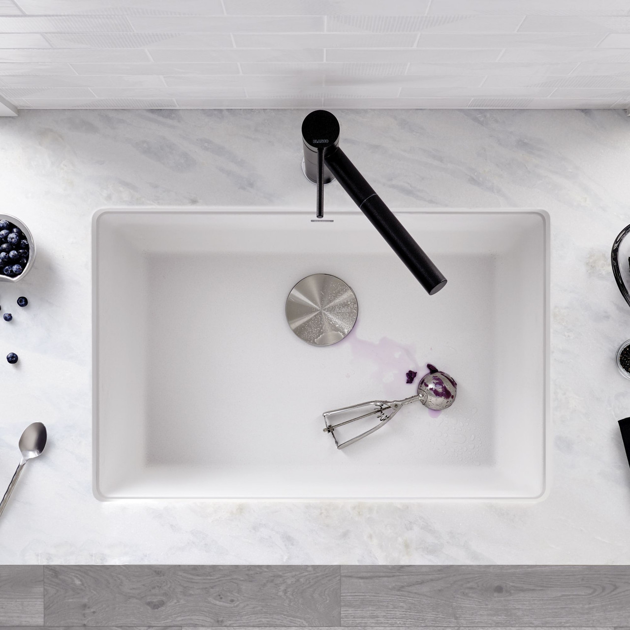 17.75-in x 26.8125-in Granite 8.625-in Deep Kitchen Sink, in White