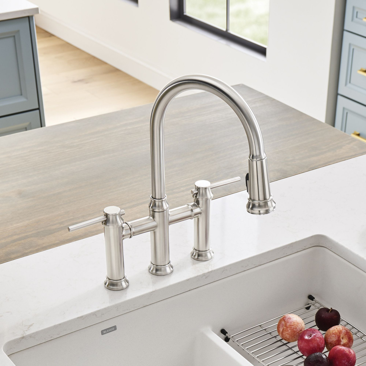 Pull Down Kitchen Bridge Faucet 1.5 gpm in Stainless Finish