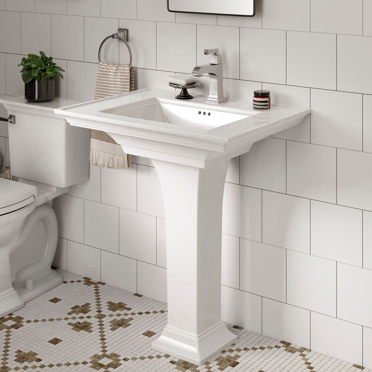 Single-Handle Faucet in Polished Chrome