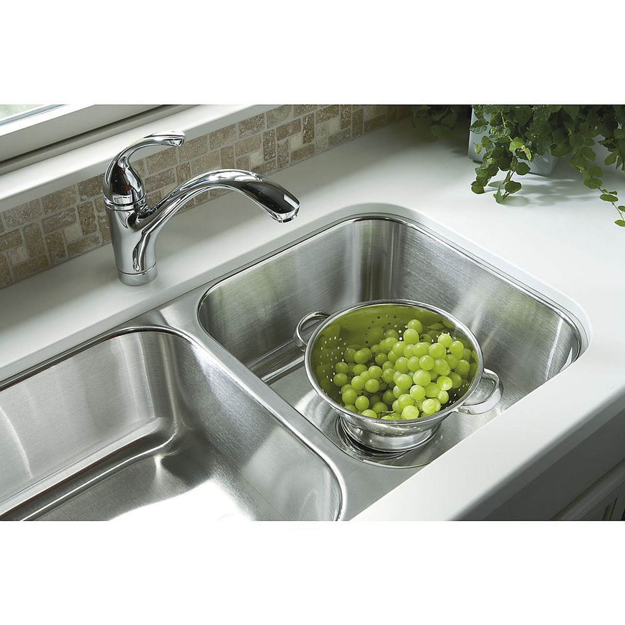 18" x 32" x 8" Under-Mount Double-Equal Kitchen Sink 18" x 32" x 8" Under-Mount Double-Equal Kitchen Sink