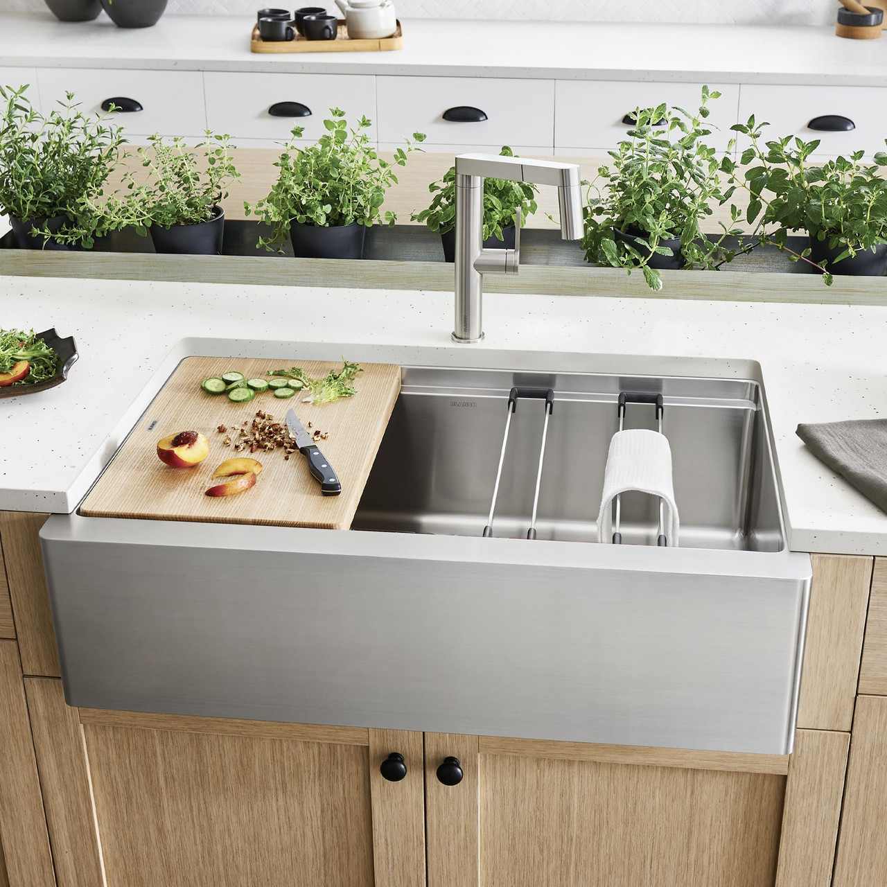 Blanco 33-in x 20.5-in 18-Gauge Stainless Steel Single Bowl Undermount Apron Front Farmhouse Kitchen Sink