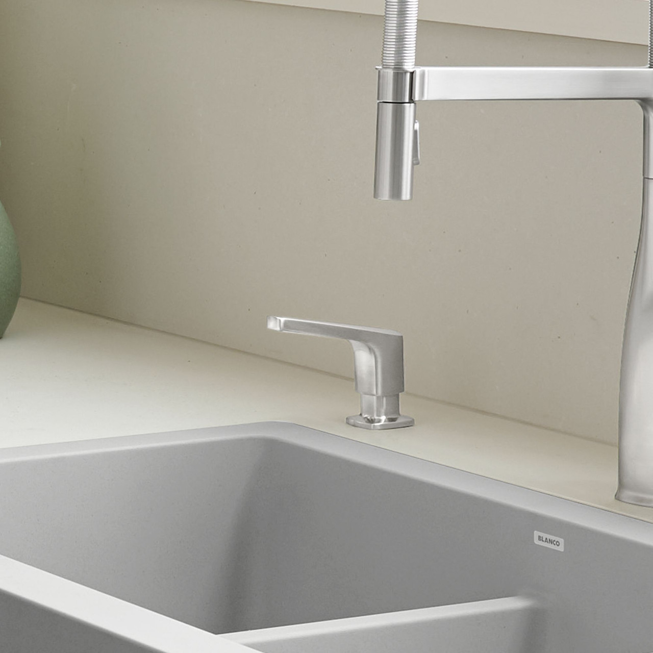 DISPENSER 442680 SF RIVANA