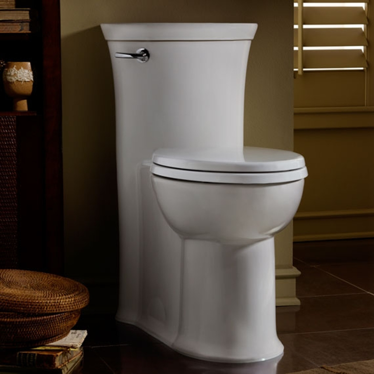 American Standard Tropic 2786.128.020One-Piece 1.28 GPF Elongated Right Height Toilet with Seat and 12-in Rough-In