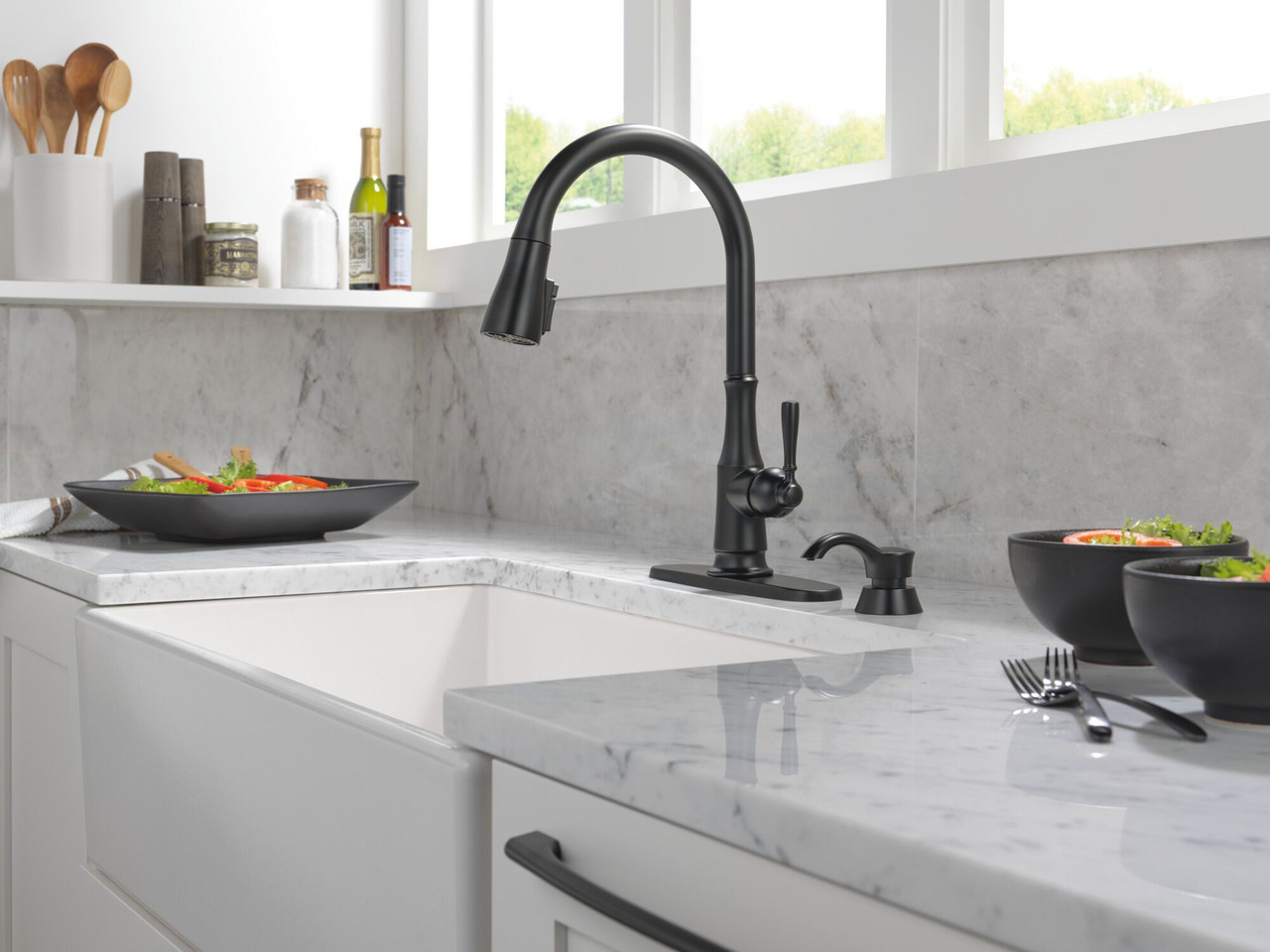 Delta 19877Z-BLSD-DST Capertee Single Handle Pull Down Kitchen Faucet with Soap Dispenser and ShieldSpray Technology, Matte Black