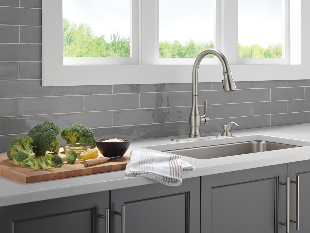 Delta 19831Z-SPSD-DST Hazelwood Single Handle Pull Down Kitchen Faucet with Soap Dispenser and ShieldSpray Technology, Spotshield Stainless