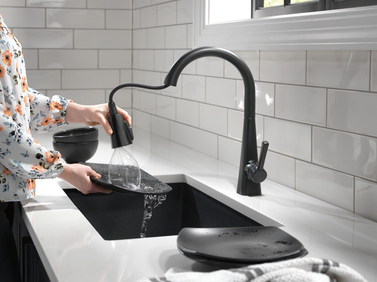 Delta 19802Z-BL-DST Lenta Single Handle Pull Down Kitchen Faucet, Matte Black