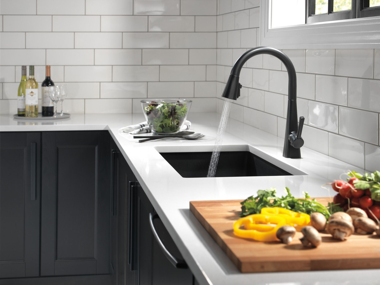Delta 19802Z-BL-DST Lenta Single Handle Pull Down Kitchen Faucet, Matte Black