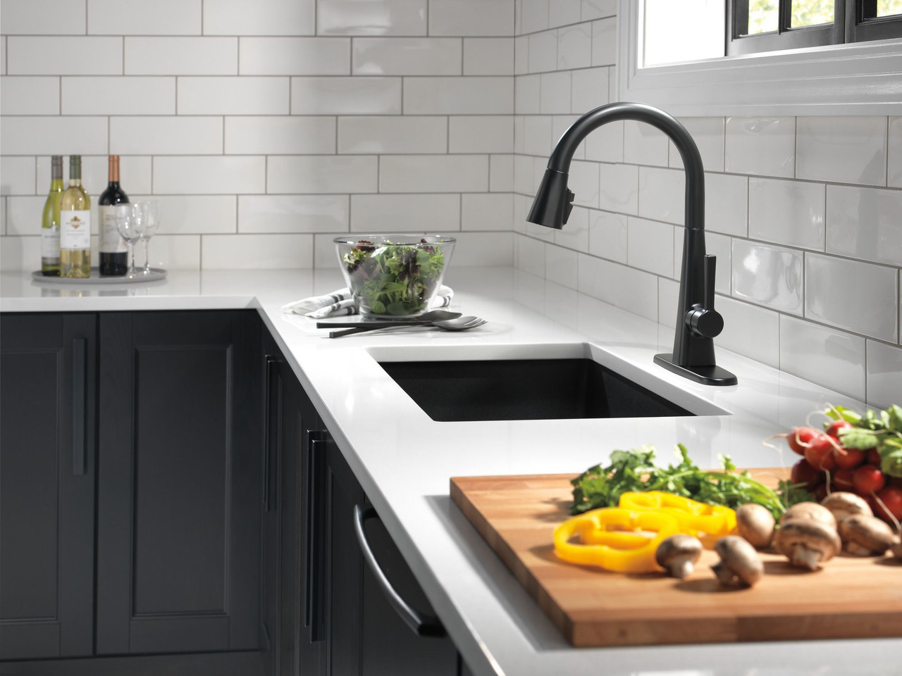 Delta 19802Z-BL-DST Lenta Single Handle Pull Down Kitchen Faucet, Matte Black