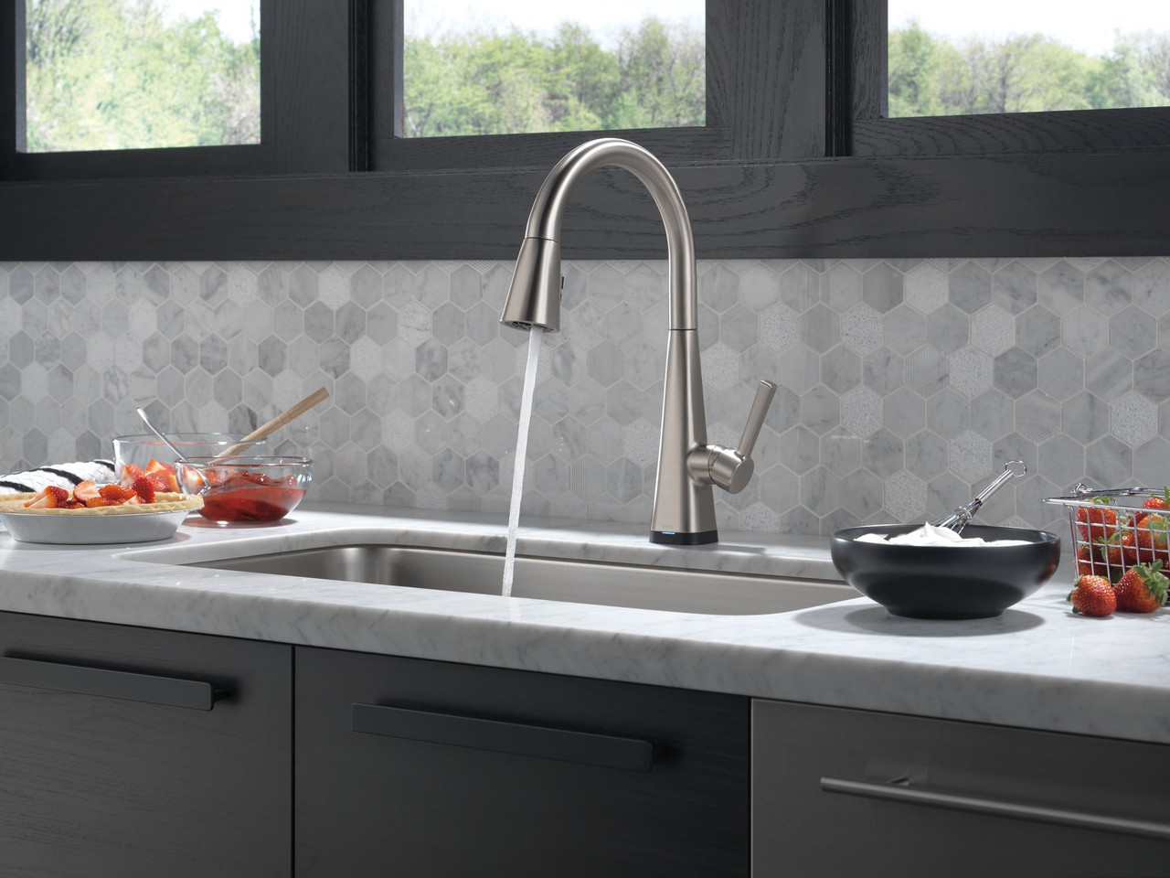 Delta 19802TZ-SP-DST Lenta Single Handle Pull Down Kitchen Faucet with Touch2O Technology, Spotshield Stainless