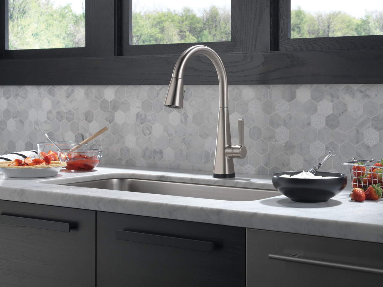 Delta 19802TZ-SP-DST Lenta Single Handle Pull Down Kitchen Faucet with Touch2O Technology, Spotshield Stainless