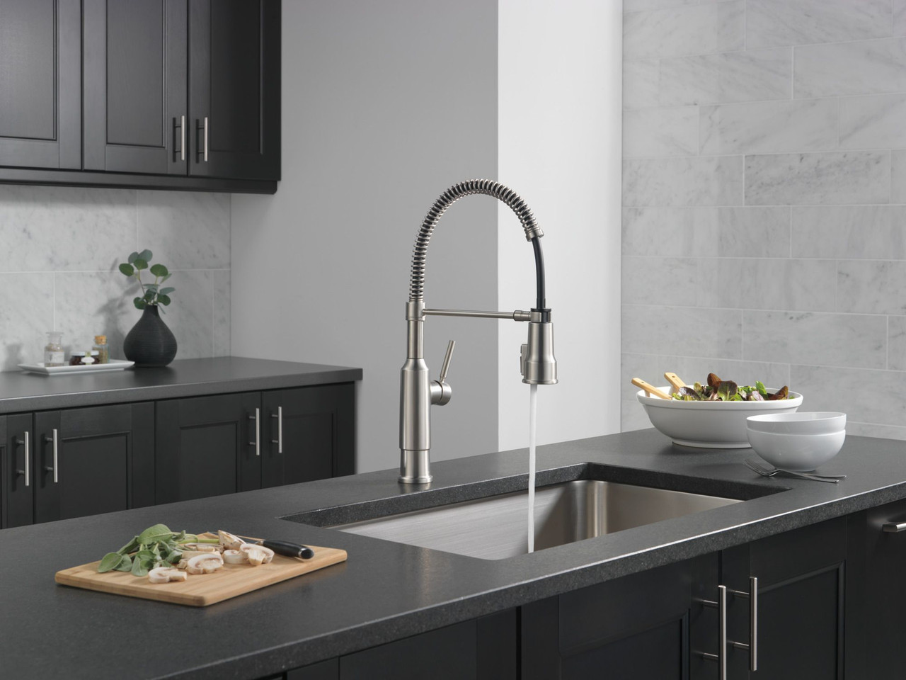 Delta 18804Z-SP-DST Theodora Single Handle Pull Down Spring Kitchen Faucet, Spotshield Stainless