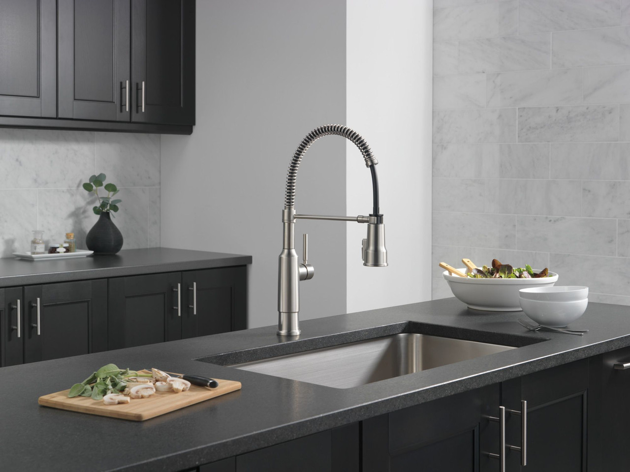 Delta 18804Z-SP-DST Theodora Single Handle Pull Down Spring Kitchen Faucet, Spotshield Stainless