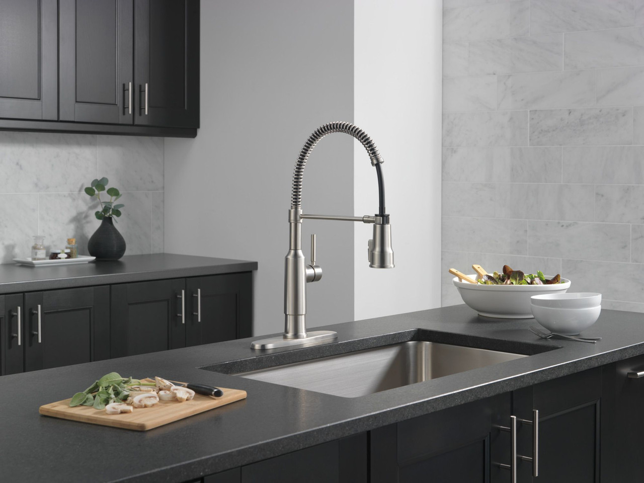 Delta 18804Z-SP-DST Theodora Single Handle Pull Down Spring Kitchen Faucet, Spotshield Stainless
