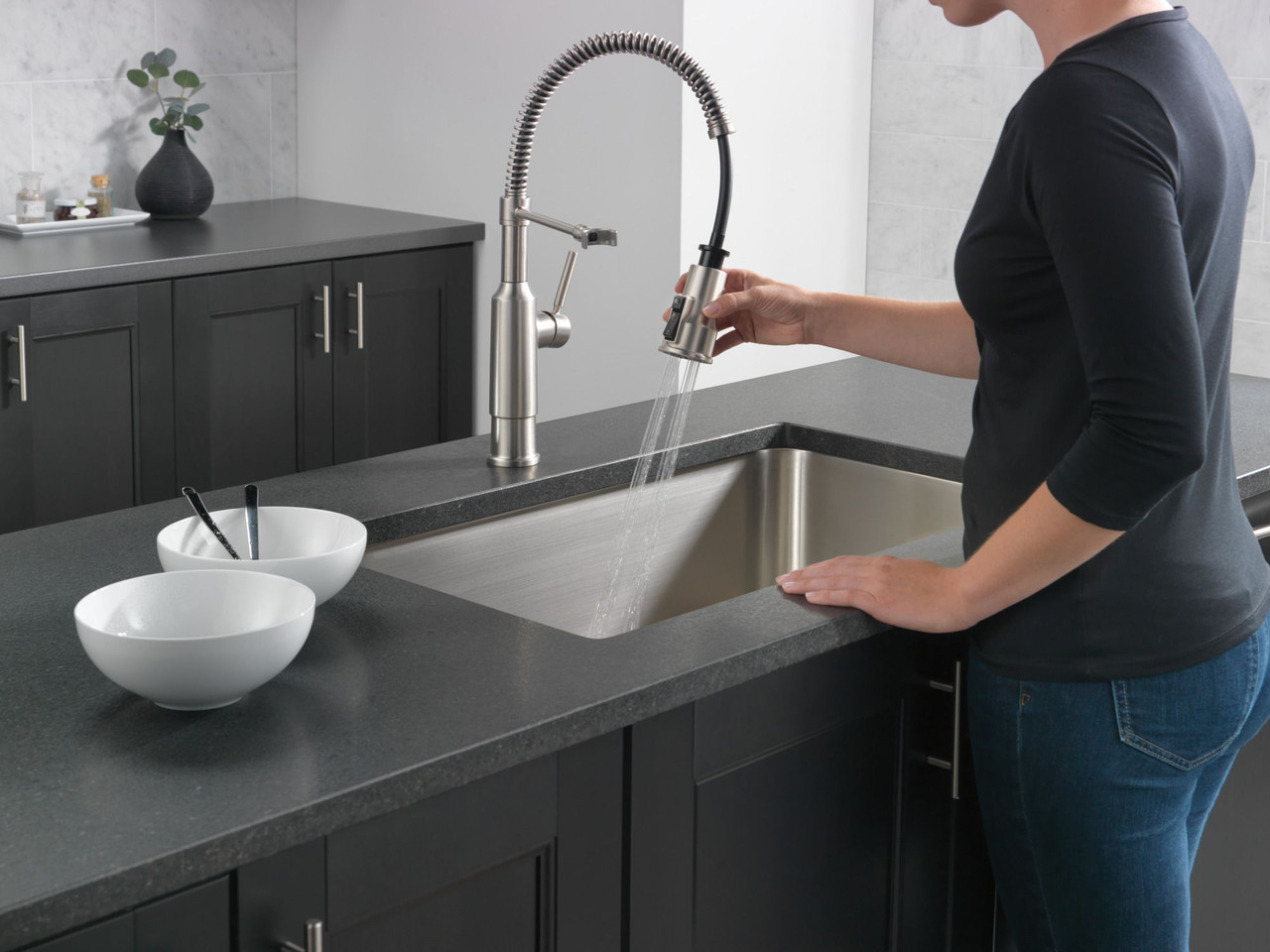Delta 18804Z-SP-DST Theodora Single Handle Pull Down Spring Kitchen Faucet, Spotshield Stainless